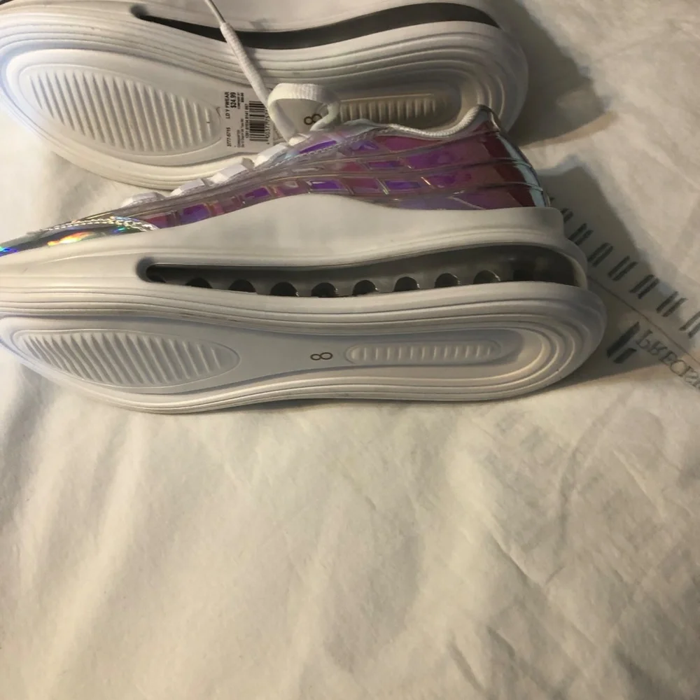 WOMEN'S ONE OF A KIND SNEAKER - Picture 3 of 4